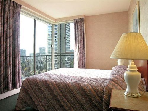 Tropicana Suite Hotel Vancouver Bagian luar foto