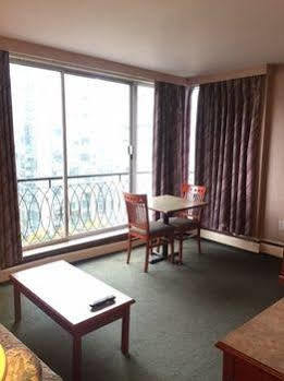 Tropicana Suite Hotel Vancouver Bagian luar foto