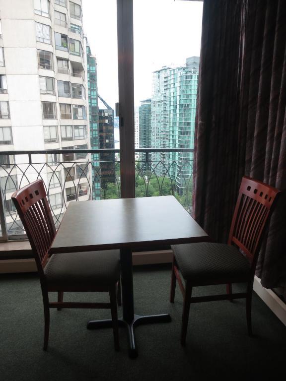 Tropicana Suite Hotel Vancouver Ruang foto